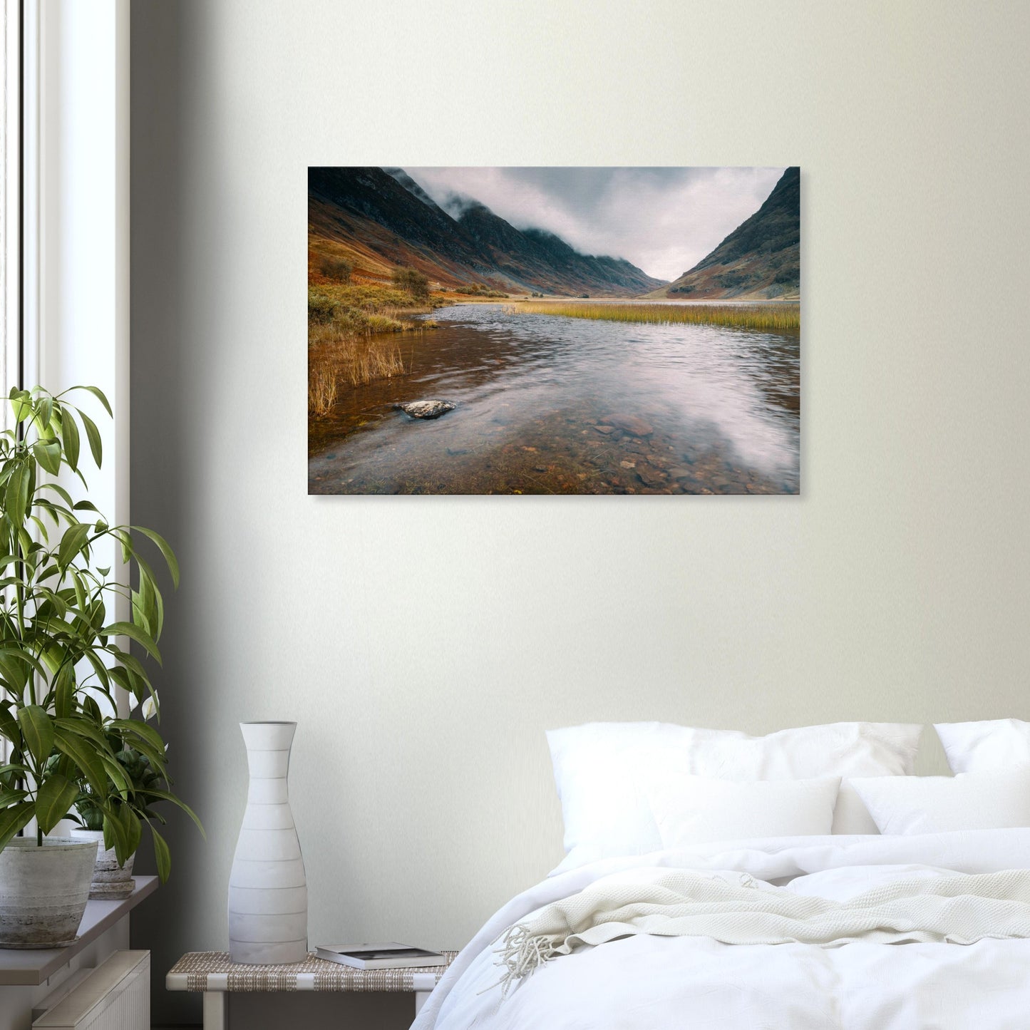Brooding mountains over Loch Achtriochtan in Glencoe canvas