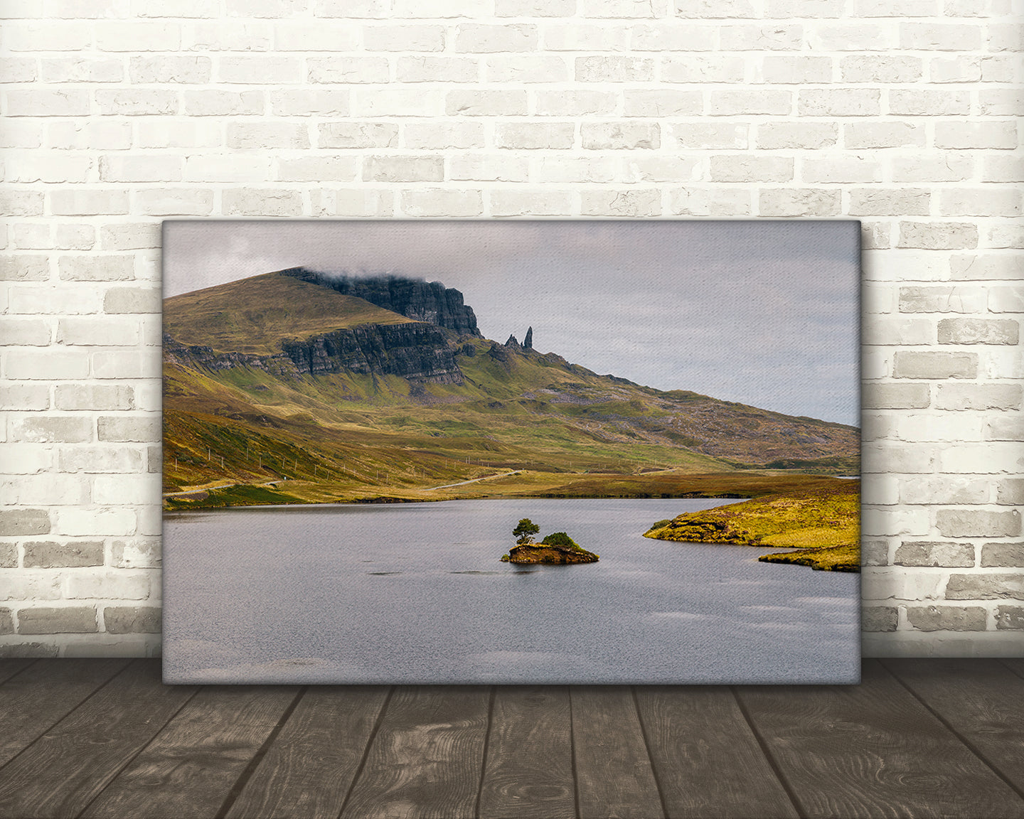 High-resolution landscape photo of Old Man of Storr, Isle of Skye