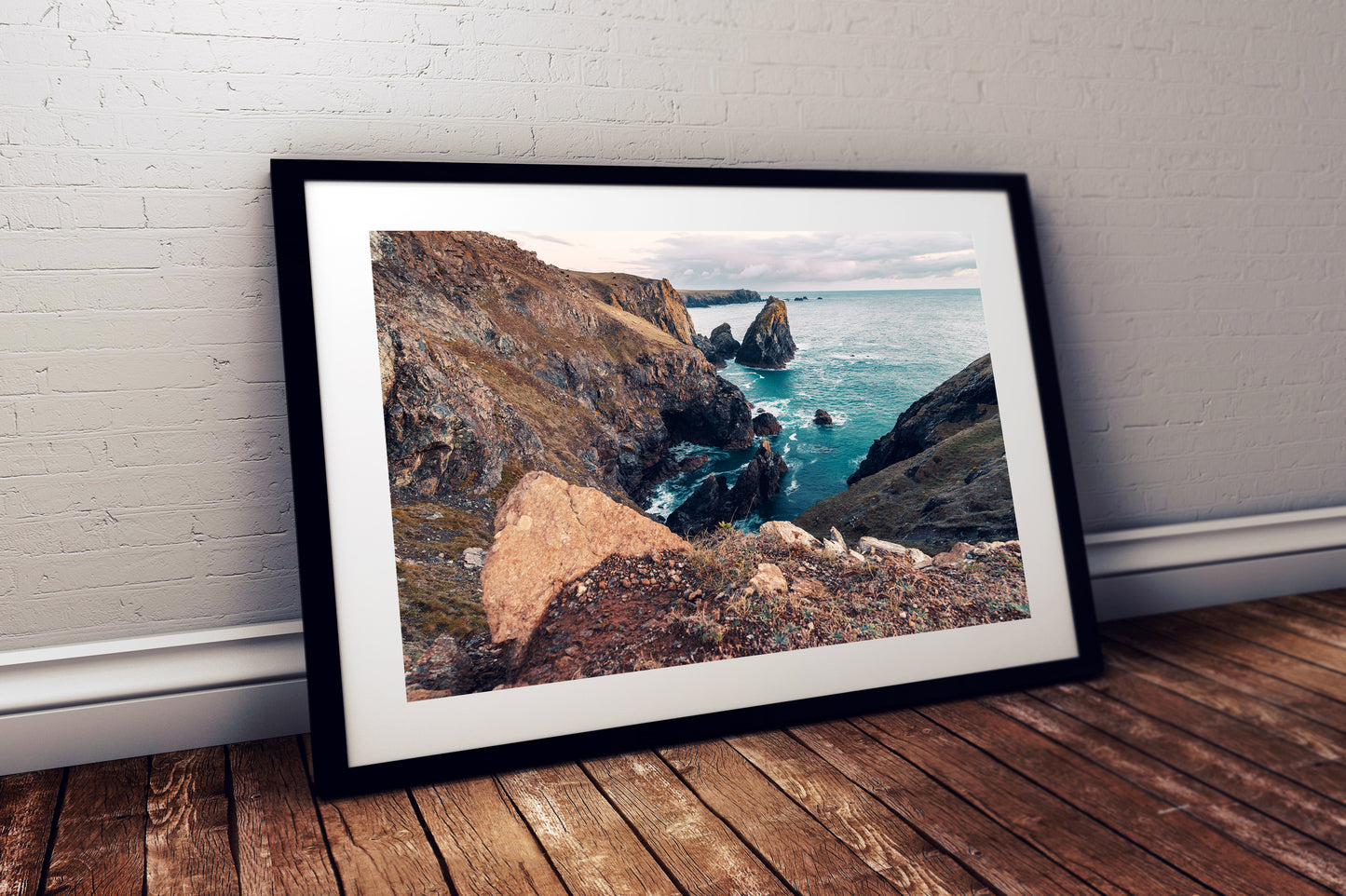 Cornwall turquoise sea with rugged cliffs