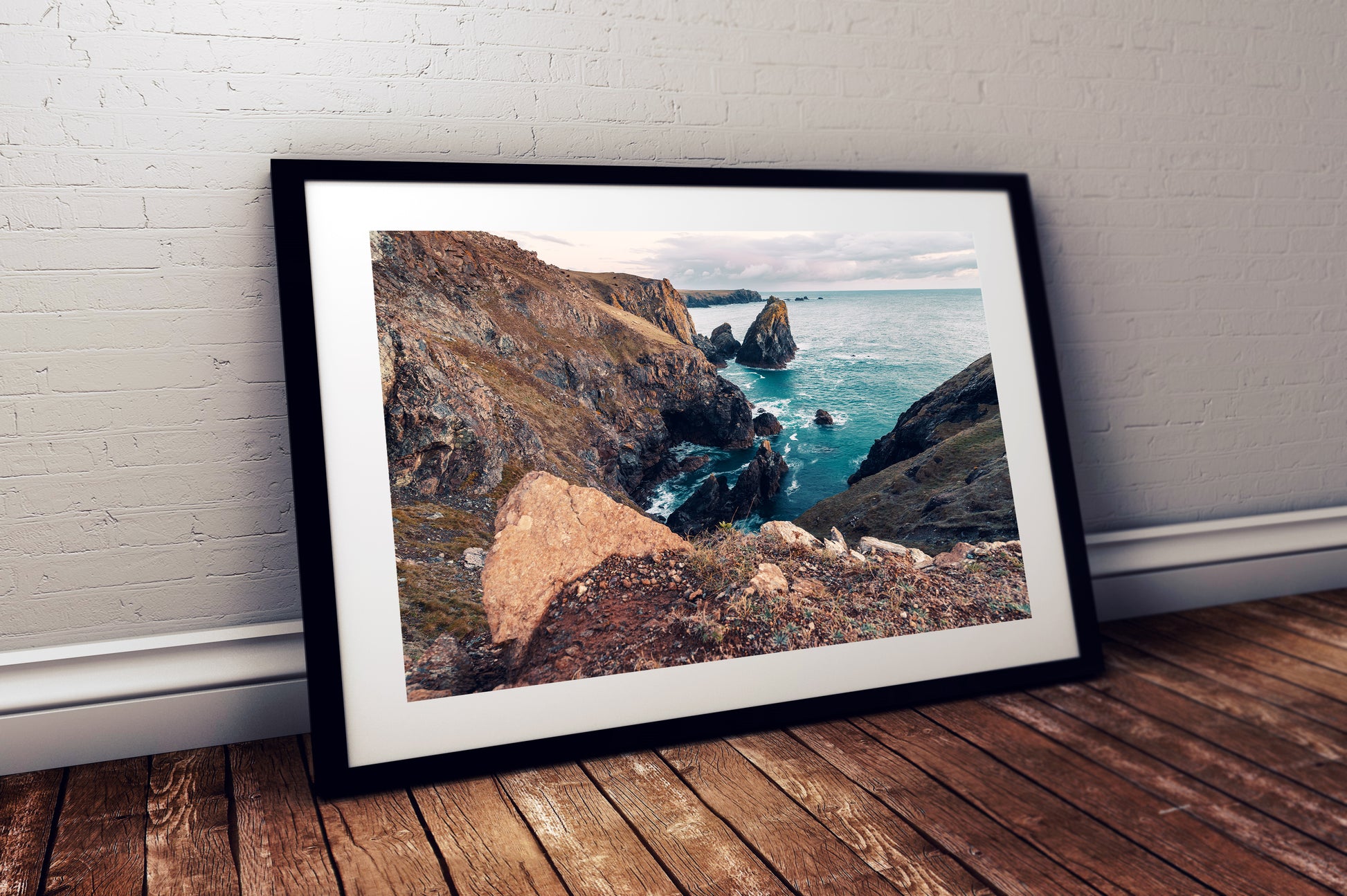 Cornwall turquoise sea with rugged cliffs